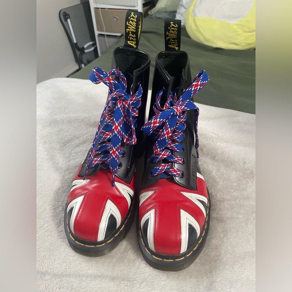 Union Jack Dr. Martins Women’s size 7